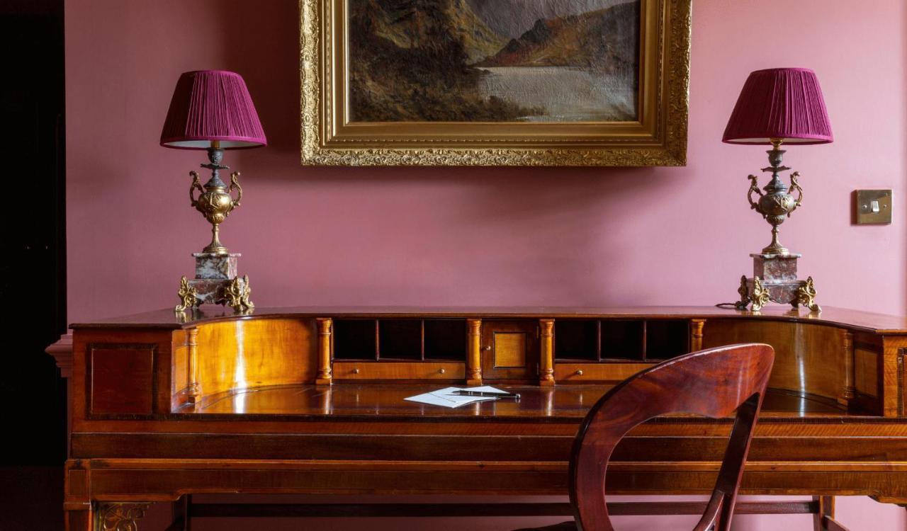 Batty Langley'S Hotel London Ngoại thất bức ảnh A desk in the study