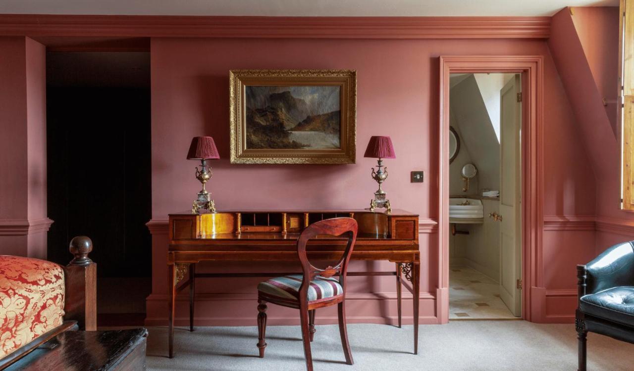 Batty Langley'S Hotel London Ngoại thất bức ảnh A room painted in Farrow & Ball's Red Carmine